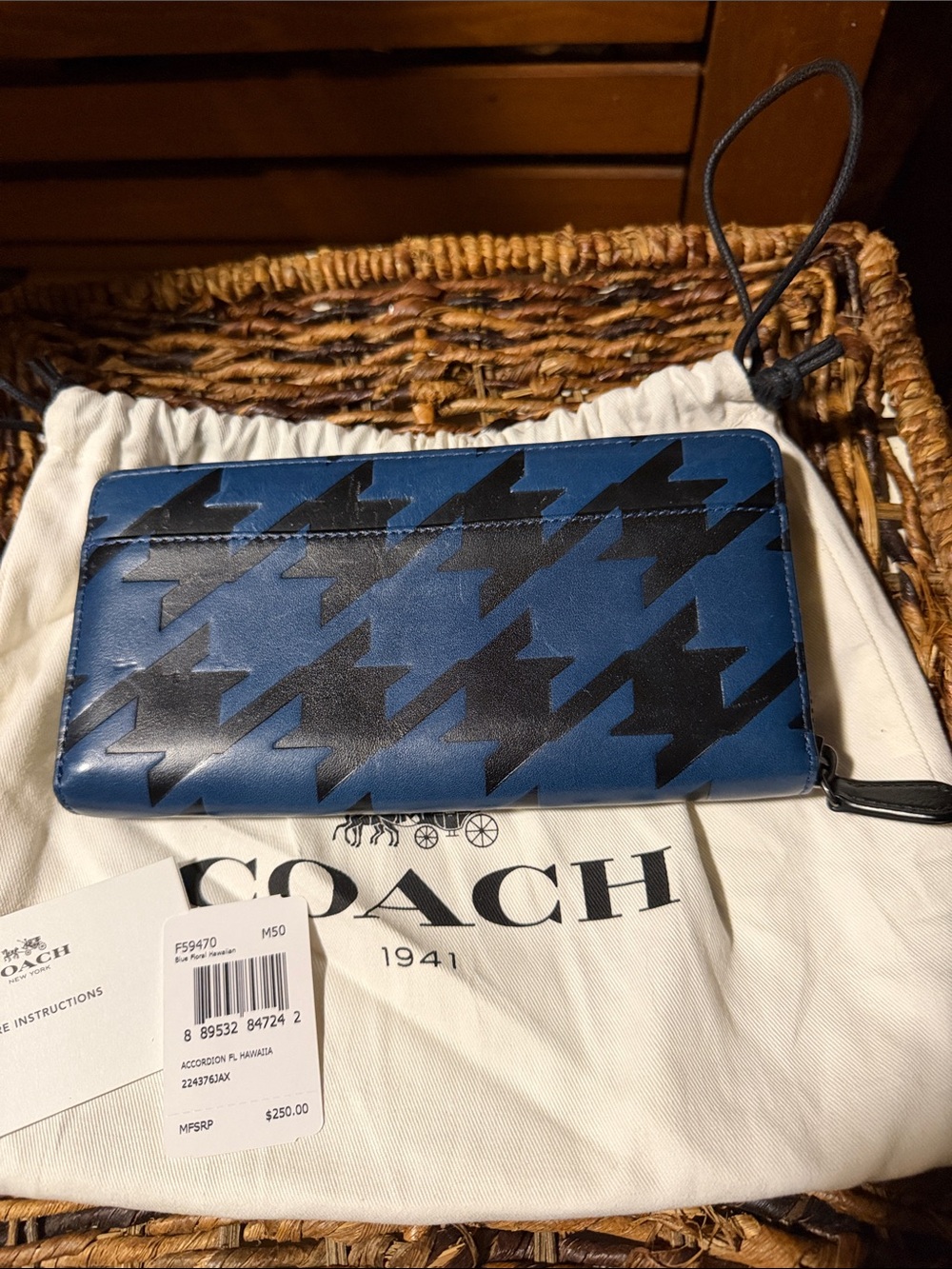 Coach Blue and Black Accordion Houndstooth Zip-Around Wallet - Picture 3 of 4